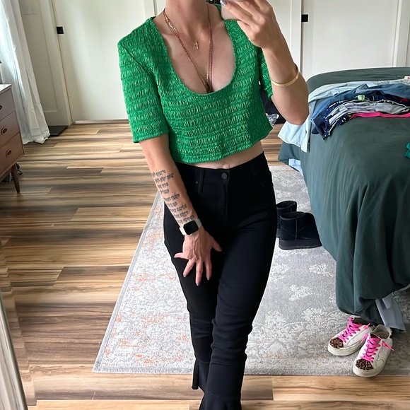 GANNI NWT Green Smocked Crop Top Scoop Neck Size‎ Medium - Picture 2 of 4
